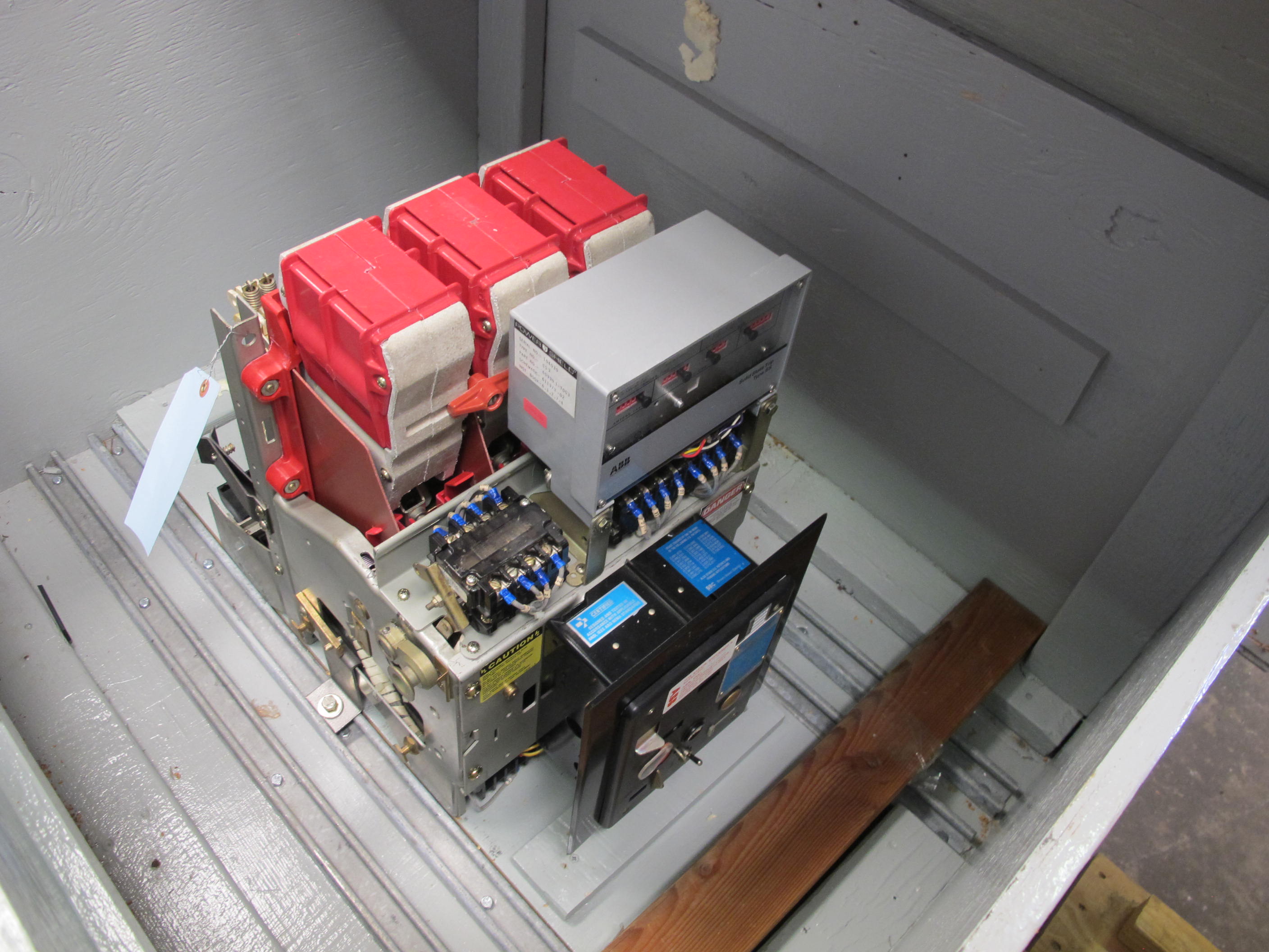 BREAKER, CIRCUIT TYPE, 50-225 AMP RATING, 240/480/600 AC VOLT RATING, 3 POLE, K 600 S KIND. ELECTRICALLY OPERATED, 600A FRAME SIZE CONSTRUCTION. K-600S AMETEK MOTOR OPERATED COMPLETE PART NUMBER C1525-7773-131-07(00)(01)(18)(40) PLUS (64) FOR NUCLEAR CONTROL WIRE, PART # C1525-7773-131-01 (W-44) LOADING & HANDLING FEE $15-